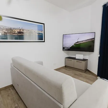 Seabreeze Flat 4 By Homely Malta! *